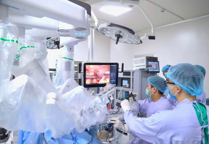 Ê-kíp phẫu thuật cho bệnh nhân - Ảnh BVCC
