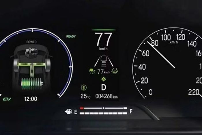 Ngoài ra, xe còn có sạc điện thoại không dây và hệ thống camera 360 độ. Honda cũng bổ sung phiên bản e:HEV V mới, đồng thời loại bỏ các bản Turbo S+, V, SV và RS trước đây.