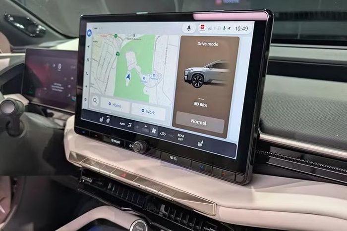 Toyota cũng không tiết lộ cụ thể những "điều chỉnh cuối cùng" mà hãng đang thực hiện trên Highlander EV, đồng thời chưa xác nhận việc lùi tiến độ sản xuất có ảnh hưởng đến thời điểm mở bán chính thức hay không.