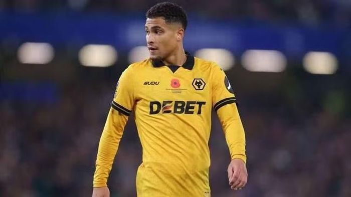 Ngoài MU, Liverpool cũng được cho là đang quan tâm đặc biệt tới tiền vệ 25 tuổi.