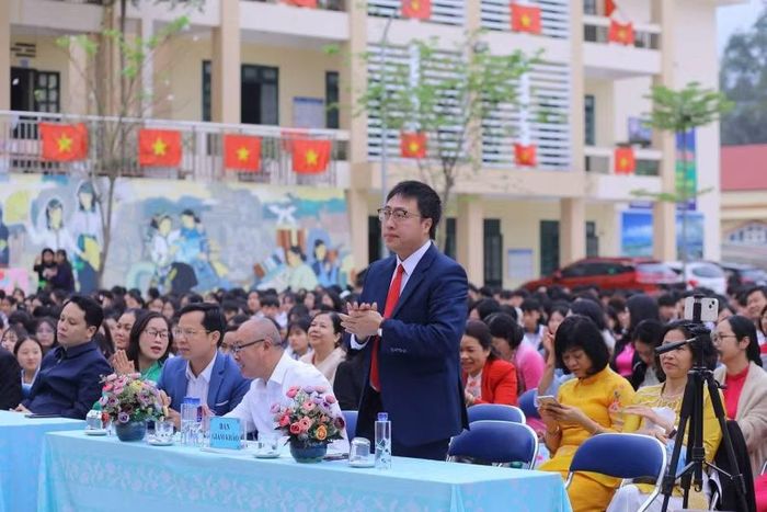 ông Vũ Trung Hoàn - Hiệu trưởng Trường Phổ thông DTNT THPT tỉnh Điện Biên (Điện Biên).