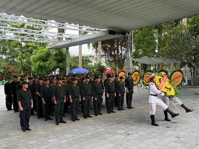 Hàng nghìn cựu binh, thân nhân liệt sĩ về thăm lại chiến trường xưa.