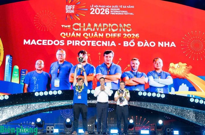Đội pháo hoa Bồ Đào Nha trở thành quán quân của DIFF 2026. Ảnh: Trúc Hà