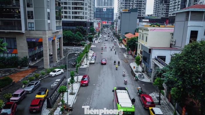 Những hạng mục cuối cùng đang được gấp rút hoàn thiện, mở ra kỳ vọng về một tuyến đường thông thoáng, góp phần giảm áp lực giao thông, chỉnh trang cảnh quan đô thị và tạo động lực phát triển cho cả khu vực.