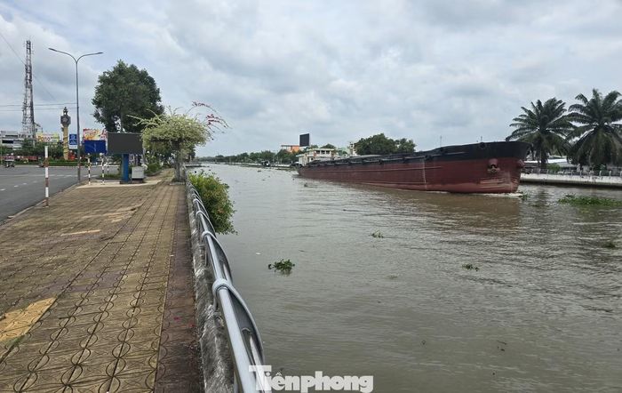 Kênh Xà No dài khoảng 40km, nối sông Cần Thơ với sông Cái Lớn đổ ra biển Tây, đi qua địa bàn Cần Thơ (Hậu Giang cũ). Đây là tuyến giao thông thủy huyết mạch của tiểu vùng Tây sông Hậu, từng được xem là ‘con đường lúa gạo’ của khu vực.