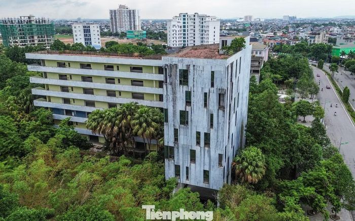 Theo Phó Thi hành án dân sự tỉnh Thanh Hóa, đơn vị cùng chủ đầu tư mới đã có ý kiến đến ngành chức năng và tỉnh song sự việc đến nay chưa được giải quyết dứt điểm. Đây cũng là một trong những dự án tồn đọng, đang được địa phương tìm phương án gỡ vướng.