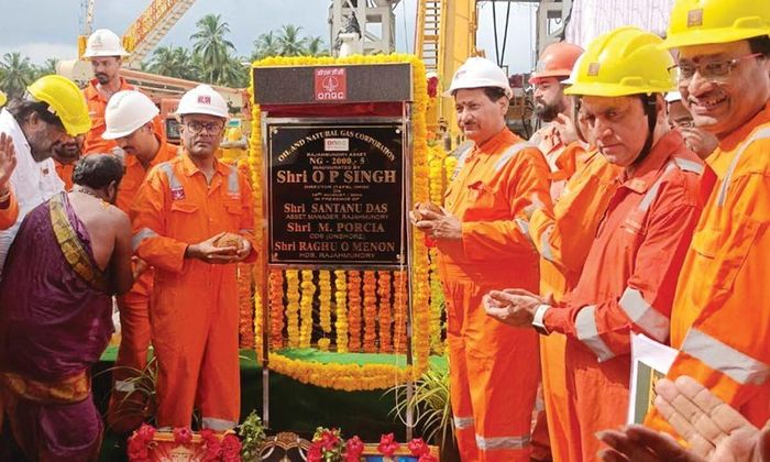 Một giàn khoan dầu thủy lực tự động hoàn toàn hiện đại với công suất 2.000 HP tại khu vực của ONGC ở Rajahmundry, Andhra Pradesh