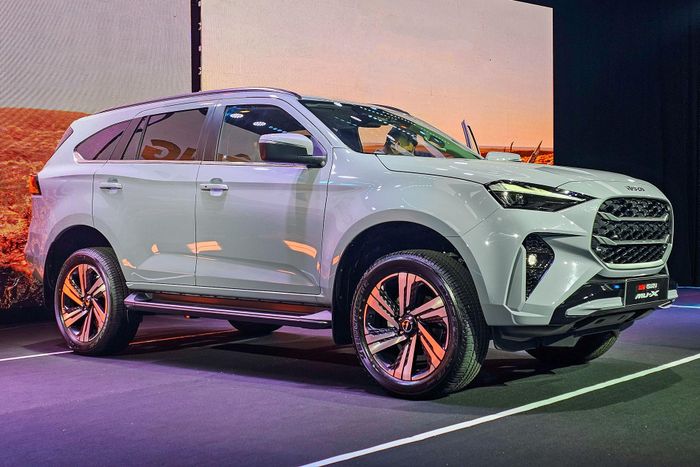 Isuzu mu-X lần đầu đứng đội sổ trong bảng xếp hạng 10 mẫu xe bán chậm nhất tháng. Ảnh: Ngô Minh