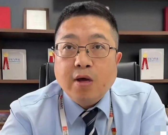 Ông Huang Haibo - quản lý chi nhánh tại Thượng Hải của Trung tâm Đăng ký Di chúc Trung Quốc. Ảnh: Sina