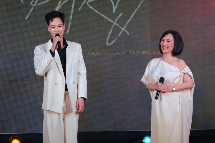 NSƯT Thanh Tâm và con trai.