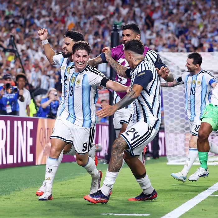 Julían Álvarez tỏa sáng góp công lớn đưa Argentina vào bán kết - Ảnh: AFA