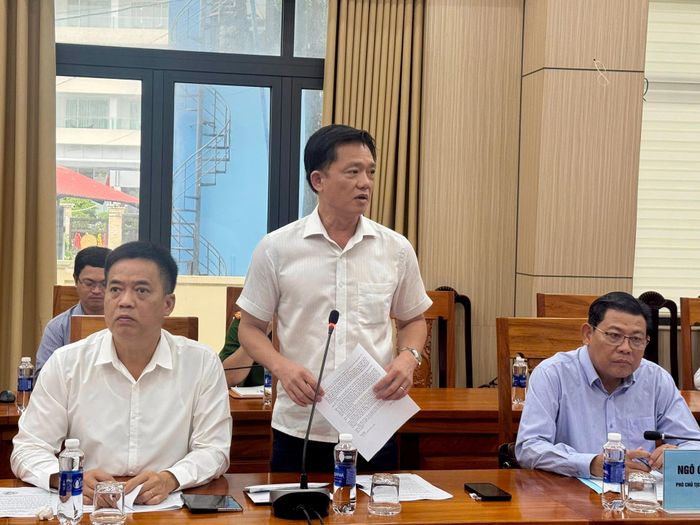 Ông Trần Minh Khoa, Chủ tịch UBND đặc khu Phú Quốc báo cáo công tác khắc phục hậu quả vụ tai nạn. Ảnh: Hoàng Dung