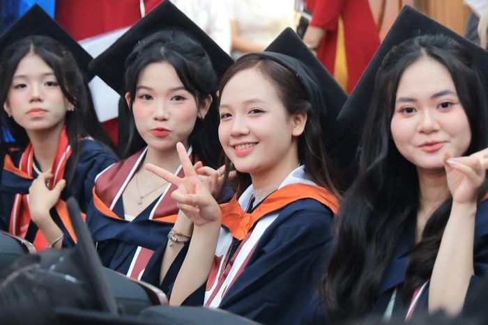 Sinh viên Trường ĐH Hà Nội. Ảnh: HANU