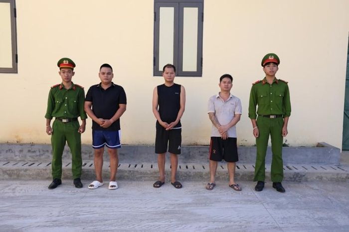  Các đối tượng trong đường dây bị tạm giữ.