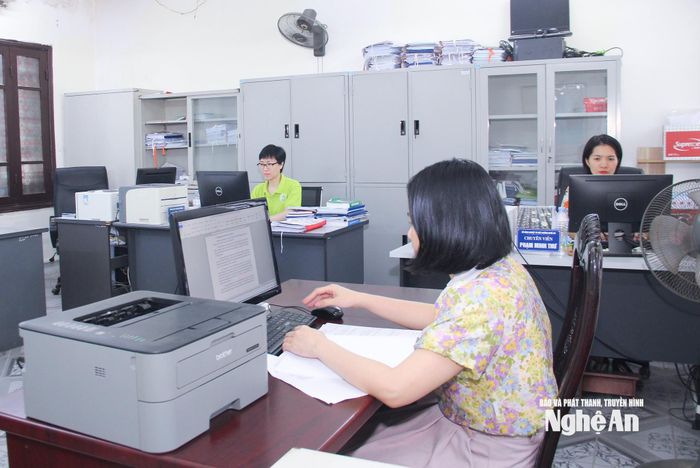 Cán bộ, chuyên viên Sở Nông nghiệp và Môi trường Nghệ An trong giờ làm việc. Ảnh: Mai Hoa