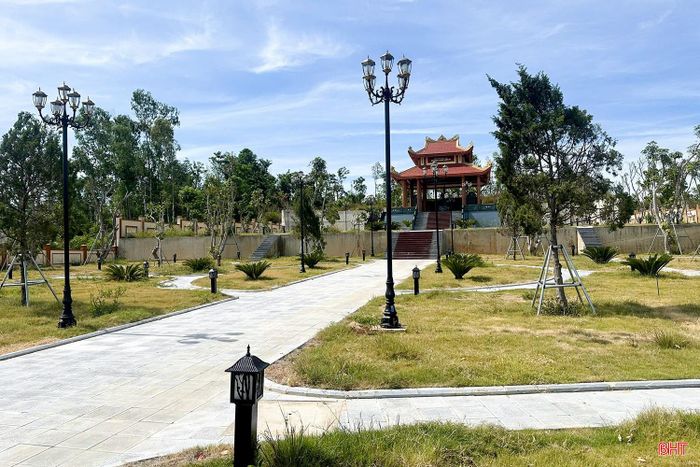 Công trình đài tưởng niệm liệt sĩ trên địa bàn với tổng kinh phí đầu tư gần 12 tỷ đồng đã hoàn thành.