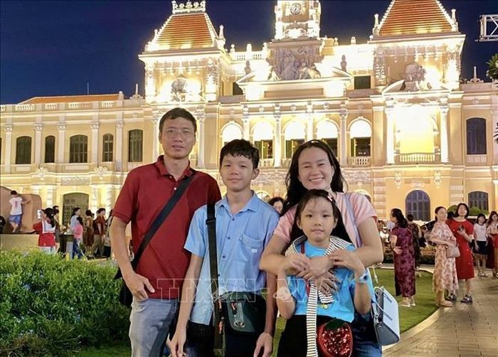 Trụ sở UBND Thành phố Hồ Chí Minh là điểm đến ưu tiên của du khách. Ảnh: Đinh Hằng/TTXVN