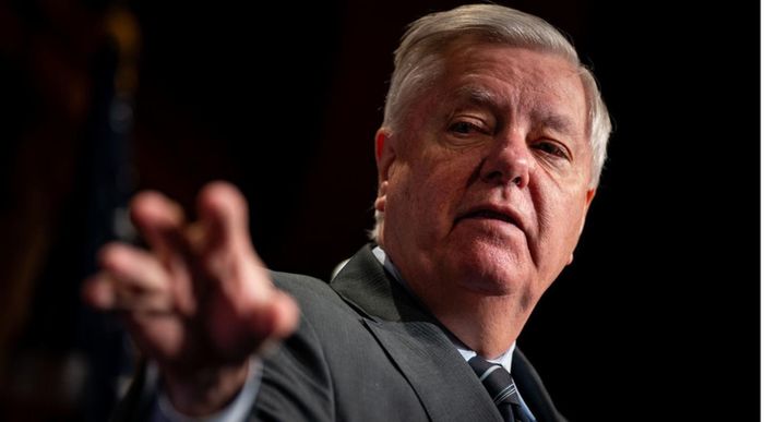 Thượng nghị sĩ Mỹ Lindsey Graham phát biểu trong một cuộc họp báo. Ảnh: RT