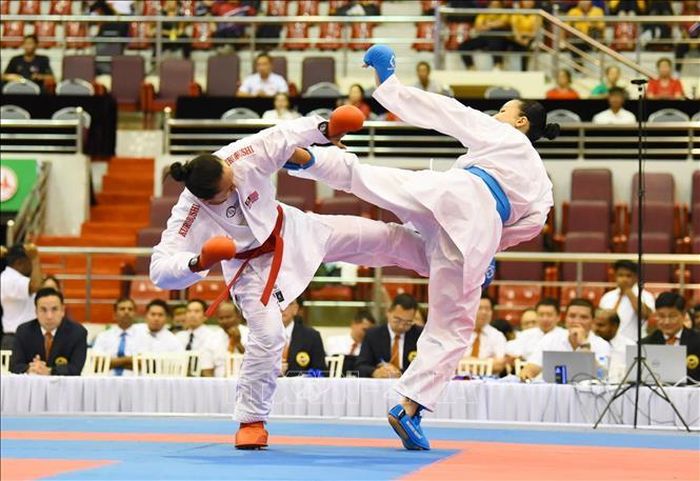 Một trận đấu hấp dẫn ở nội dung Kumite đồng đội nữ trong ngày thi đấu cuối cùng của giải đấu.
