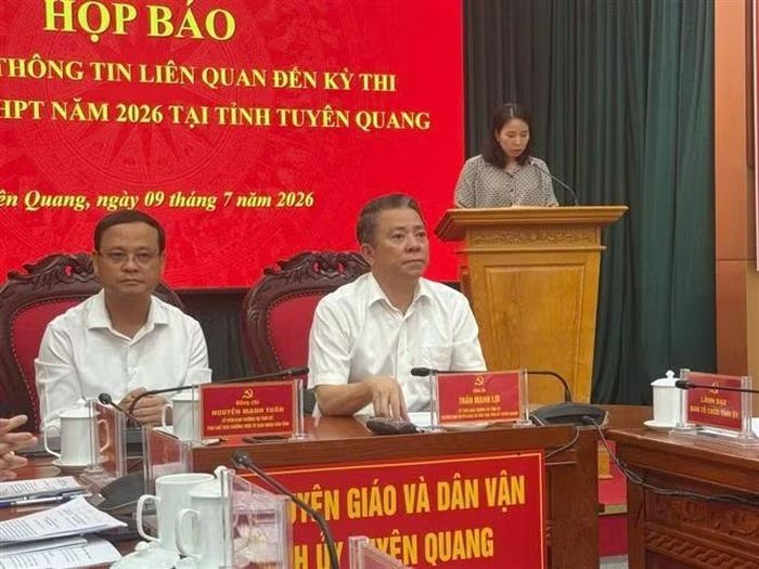 Quang cảnh buổi họp báo chiều 9/7/2026 do Ban Tuyên giáo và Dân vận, Tỉnh ủy Tuyên Quang tổ chức về bất thường về điểm môn toán tại Hội đồng thi Trường THPT Chuyên Tuyên Quang. Ảnh: Hoàng Hải - TTXVN
