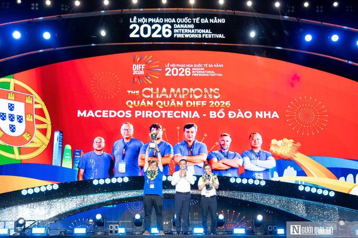Đội trưởng Fernando Manuel Machado Da Silva Macedo, đội Bồ Đào Nha đón nhận ngôi vô địch DIFF 2026.