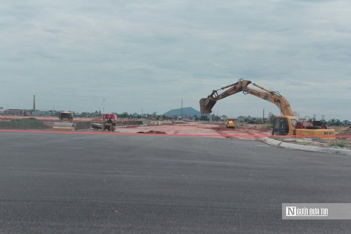 Chủ đầu tư đang triển khai các hạng mục đường giao thông nội bộ.
