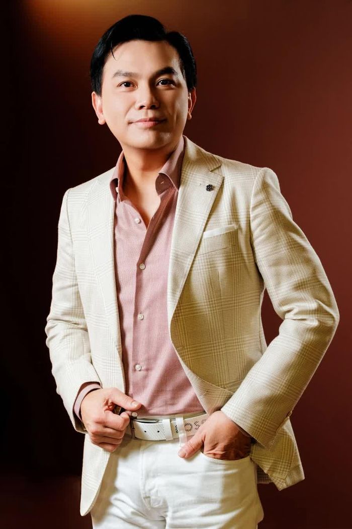 Ca sĩ Mạnh Quỳnh