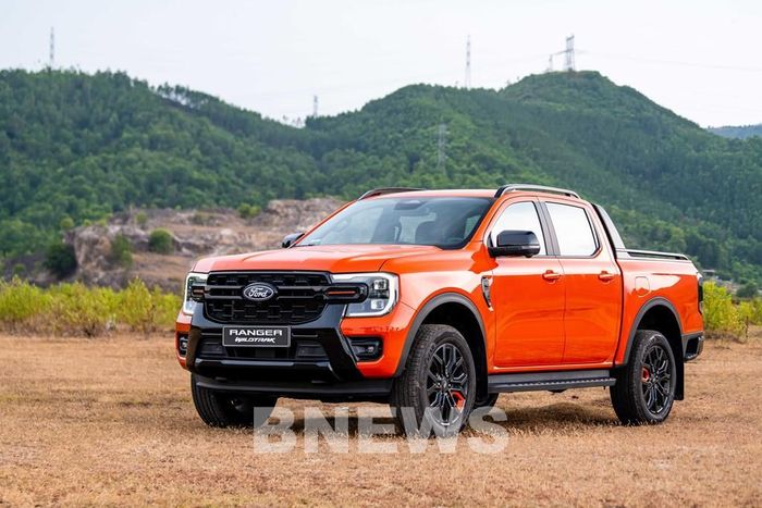 Ford Ranger tiếp tục giữ vị trí số một trong phân khúc xe bán tải với 6.986 xe bán ra sau 6 tháng đầu năm 2026