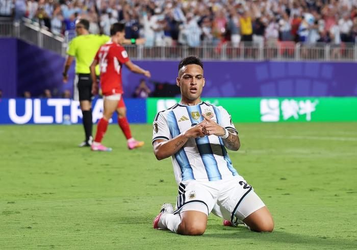 Argentina gặp Anh ở bán kết. Ảnh: FIFA
