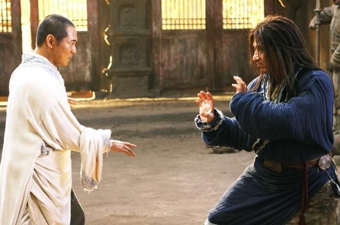 Dù đều có nền tảng võ thuật vững chắc, Thành Long và Lý Liên Kiệt chủ yếu nổi bật ở lĩnh vực biểu diễn điện ảnh thay vì thi đấu đối kháng chuyên nghiệp. Ảnh: Sohu.