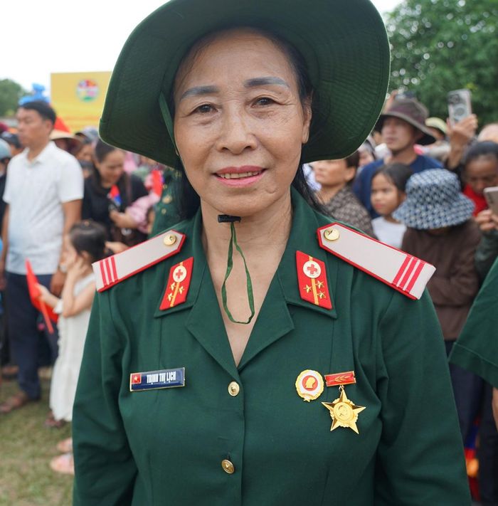 Bà Trịnh Thị Lịch, 68 tuổi, thôn Thượng Lâm, tự hào có mặt tại ngày hội của cùng người dân biên giới.