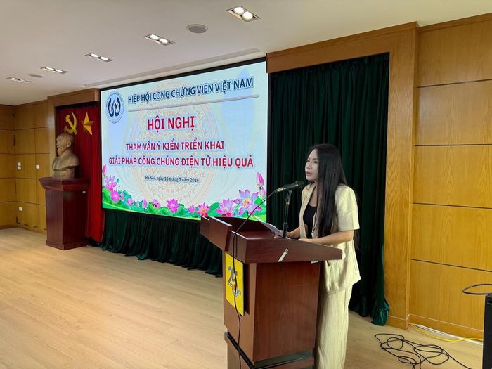 Bà Nguyễn Thị Thơ - Chủ tịch Hiệp hội Công chứng viên Việt Nam phát biểu