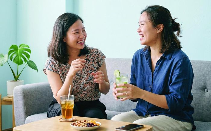 Những khoảng nghỉ nhỏ như tập thể dục nhẹ, trò chuyện với bạn bè hay có vài giờ không bị làm phiền rất cần thiết với phụ nữ - Ảnh minh họa