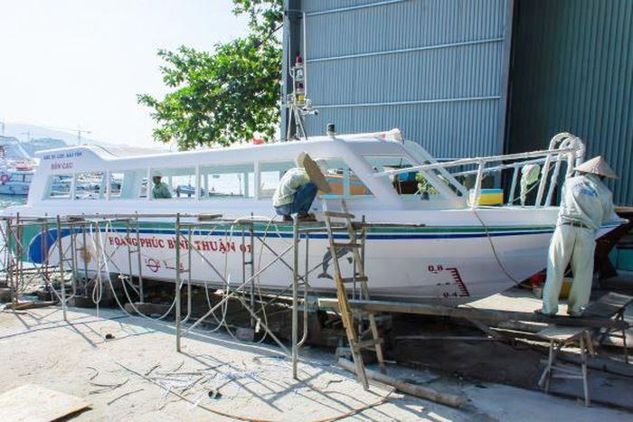 Viện nghiên cứu chế tạo tàu thủy (Trường Đại học Nha Trang) thiết kế đóng tàu bằng vật liệu composite.