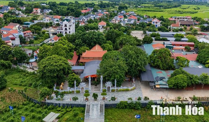 Quang cảnh đền Ba Bông.