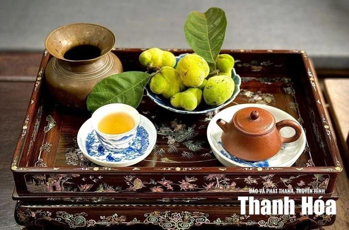 Sắc nước trà vàng óng, đượm hương, mời gọi người thưởng thức.