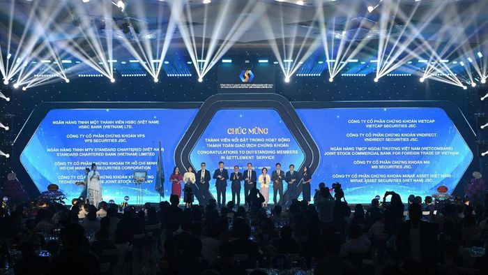 VSDC vinh danh các đơn vị có đóng góp nổi bật.