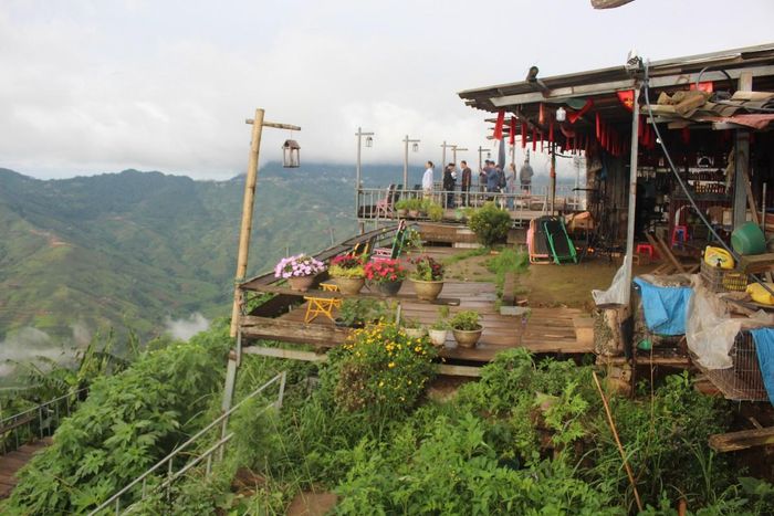 Quán hàng của ông Thào A Tủa. Ảnh: Chu Khôi.