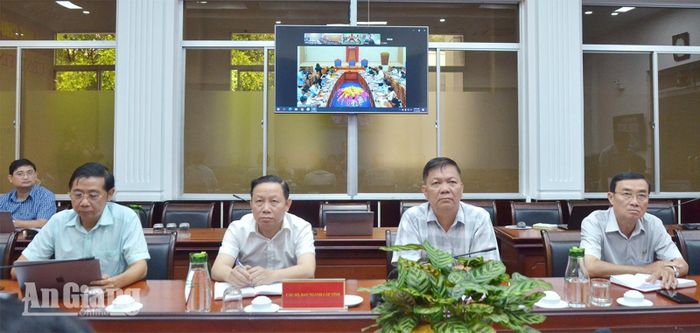 Đại biểu tham dự buổi làm việc.