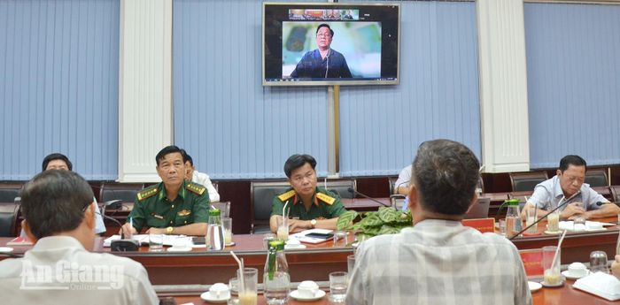Ủy viên Trung ương Đảng, Phó Bí thư Tỉnh ủy, Chủ tịch UBND tỉnh An Giang Hồ Văn Mừng phát biểu chỉ đạo tại buổi làm việc.