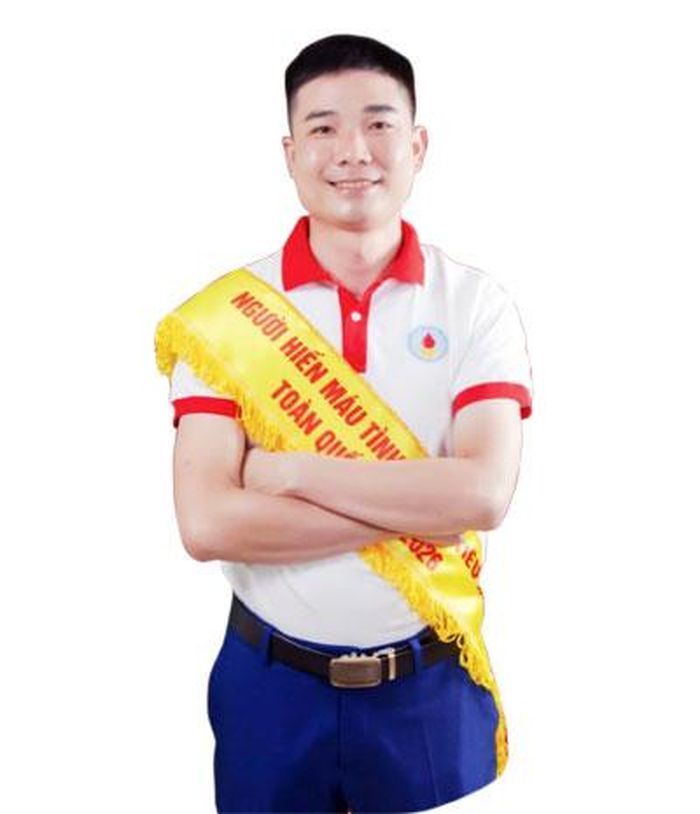 "Khi trao đi những giọt máu của mình, chúng ta đang trao đi niềm hy vọng, niềm tin và cơ hội sống cho người bệnh. Tuổi trẻ là giai đoạn có sức khỏe tốt nhất. Chỉ cần dành một chút thời gian tham gia hiến máu, các bạn đã có thể mang lại giá trị rất lớn cho xã hội" - Anh Đặng Văn Tú.