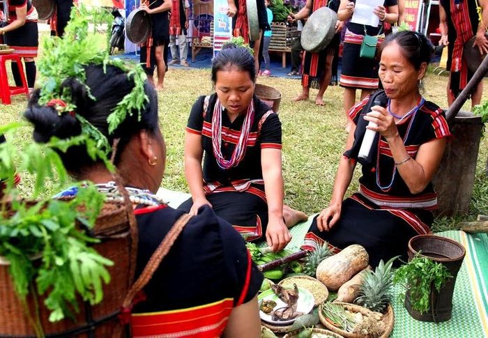 Đồng bào Bh'nong tổ chức lễ hội mùa. Ảnh: Tư liệu