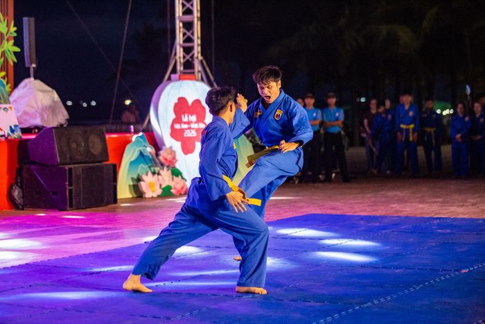 Những màn trình diễn Vovinam được các võ sư Nhật Bản nhận xét rất công phu. Ảnh: BẢO LÂM