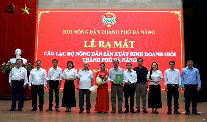 Ra mắt Câu lạc bộ Nông dân sản xuất kinh doanh giỏi thành phố Đà Nẵng. Ảnh: LAM KHUÊ