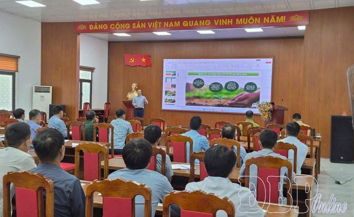 Tập huấn thực hiện chính sách chi trả DVMTR cho chủ rừng là cộng đồng tại xã Chiềng Sinh.