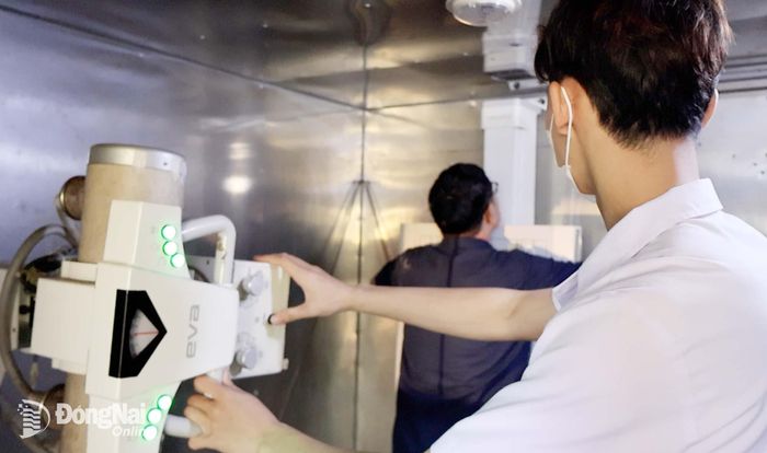 Dịch vụ máy chụp X-Quang lưu động của Bệnh viện Đa khoa Thống Nhất. Ảnh: Viết Cường