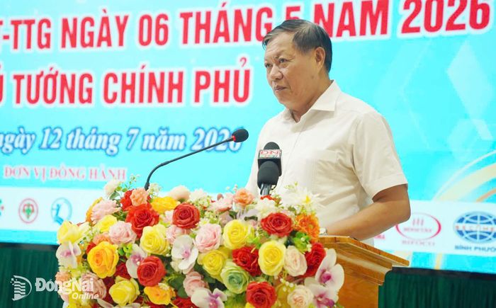 Thứ trưởng Bộ Y tế Đỗ Xuân Tuyên phát biểu phát động chiến dịch cao điểm 180 ngày đêm khám sức khỏe định kỳ toàn dân. Ảnh: Lê Duy