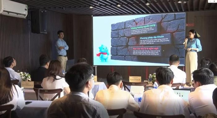 Thí sinh thuyết trình về dự án. Ảnh: Phan Tuấn