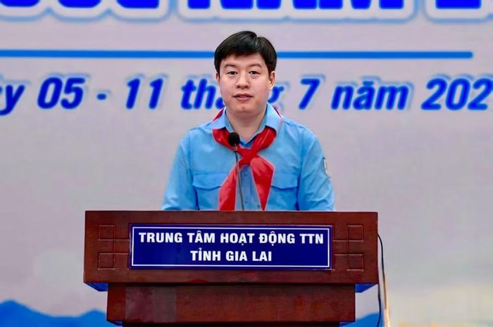  Lê Hải Long phát biểu tại lễ bế mạc Trại Huấn luyện Kim Đồng cấp I toàn quốc năm 2026. Ảnh: D.L 