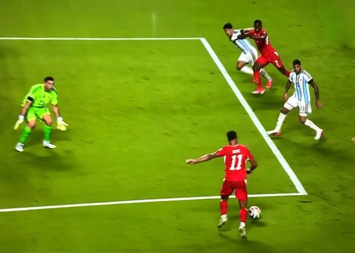 Ndoye ghi bàn thắng gỡ hòa 1-1 cho Thụy Sĩ